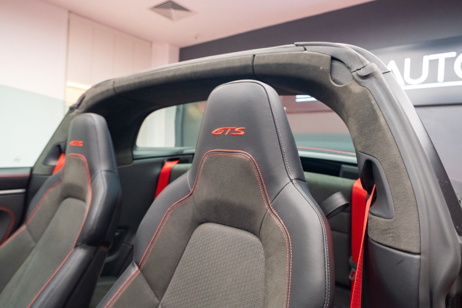 Porsche 911 Targa 4 GTS T-Hybrid