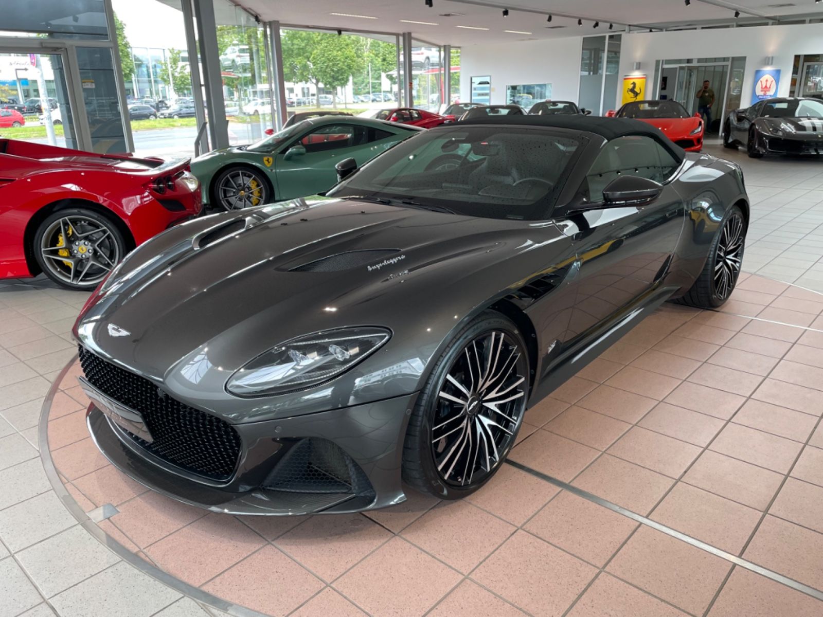 Aston Martin DBS V12 Superleggera Volante