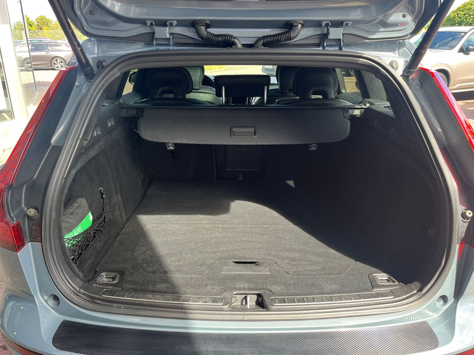 Volvo V60 T8 AWD Recharge Ultimate Dark Auto