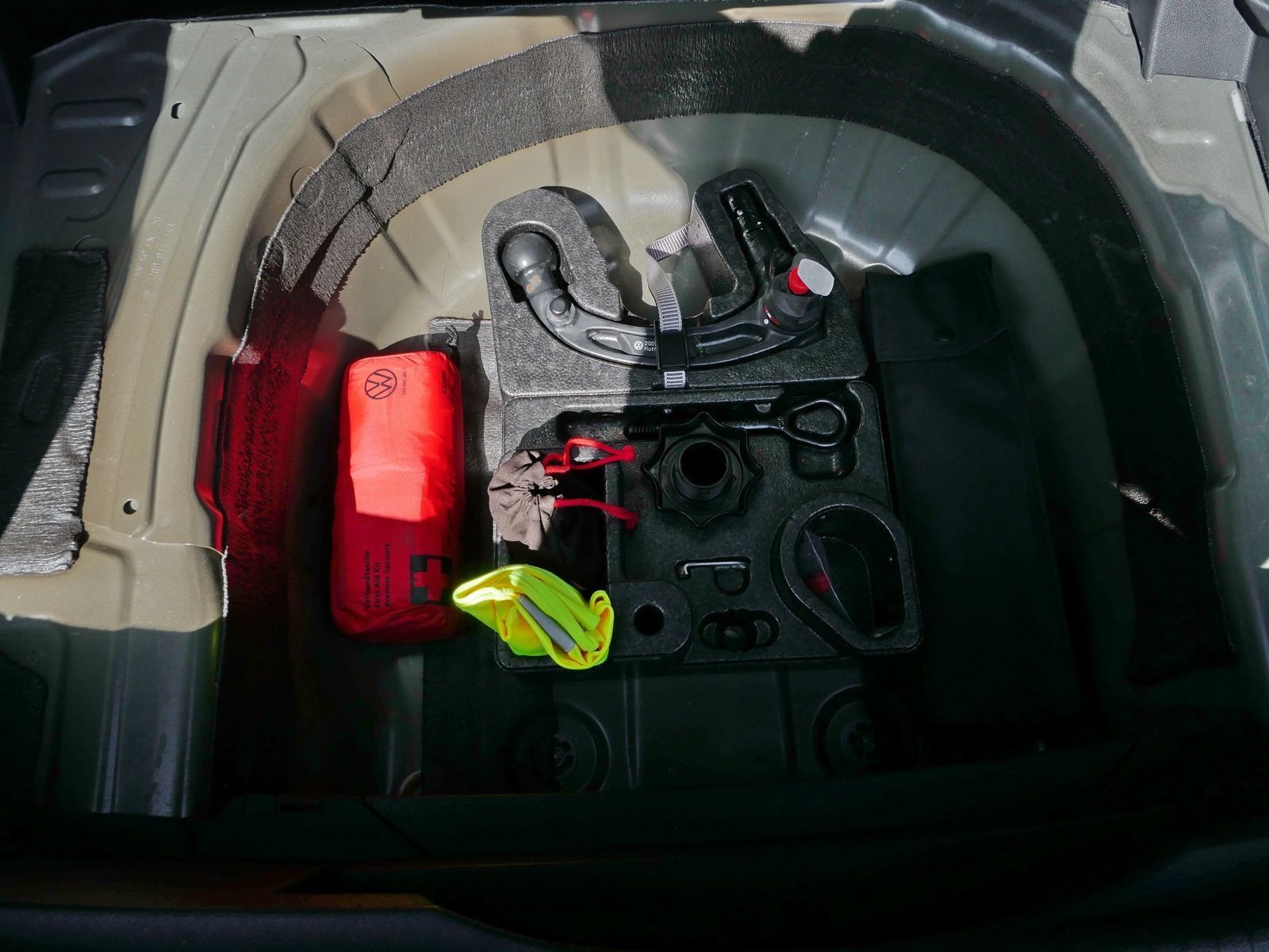 Volkswagen T-Cross Life Move 1.0 TSI - Samsaru's Car Outlet