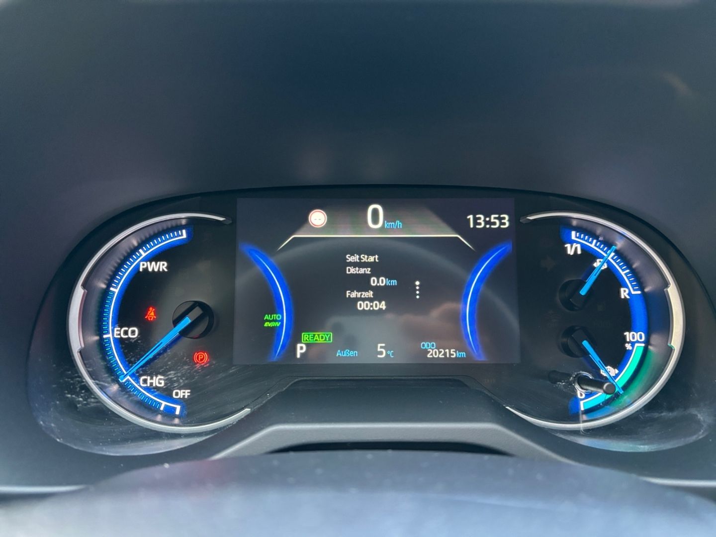 Toyota RAV 4 Plug-in-Hybrid 4x4 - Samsaru's Car Outlet