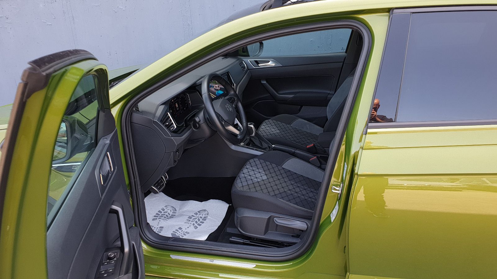 Volkswagen Taigo 1.5 TSI DSG R-Line - Samsaru's Car Outlet