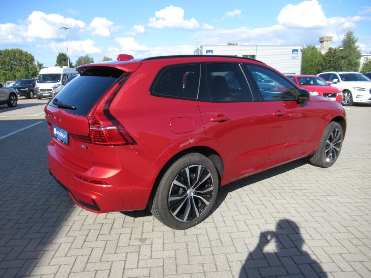 Volvo XC60 B5 AWD Benzin Plus Dark Automatik