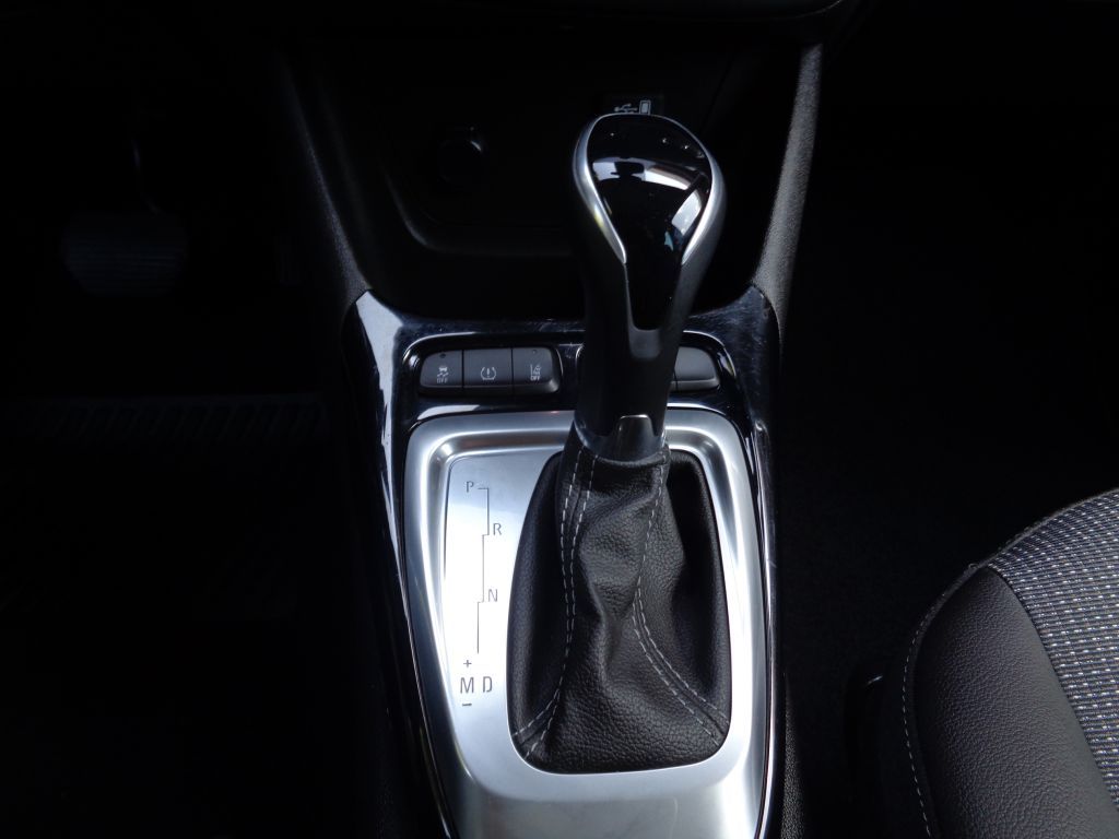 Opel Crossland Elegance 1.5 Diesel - Samsaru's Car Outlet