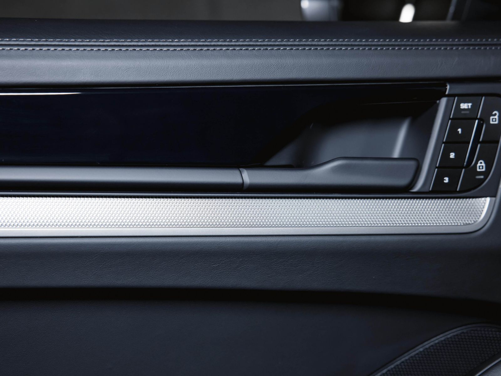 Porsche Cayenne E-Hybrid Sportabgasanlage Sportlenkrad