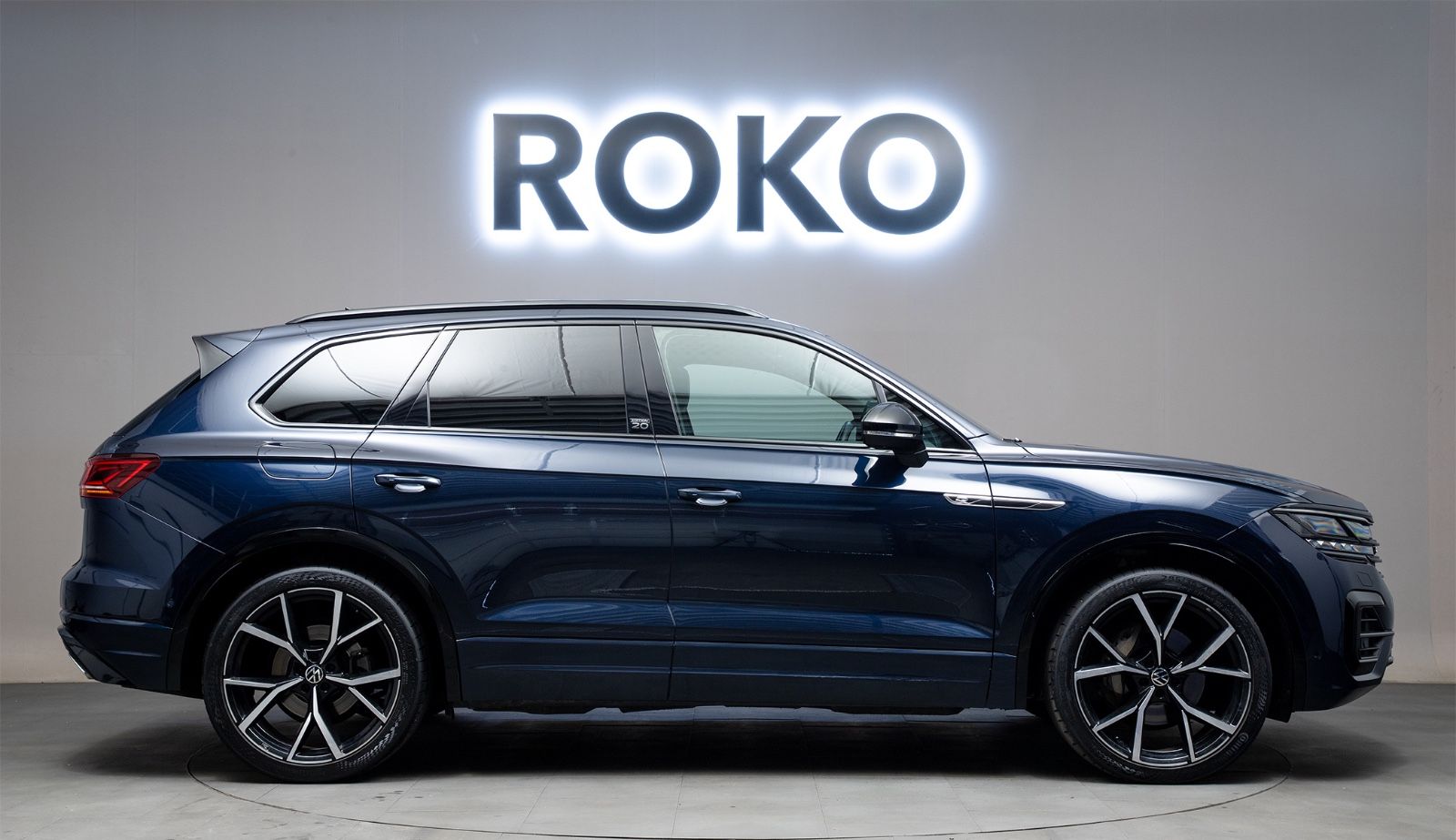 Volkswagen Touareg R-Line EDITION20 - Samsaru's Car Outlet