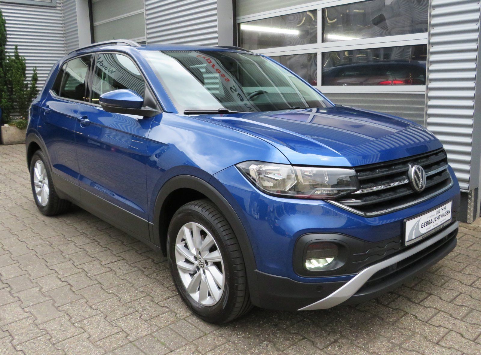 Volkswagen T-Cross 1.0 TSI Life - Samsaru's Car Outlet