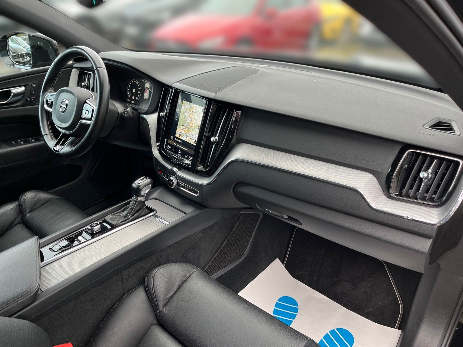 Volvo XC 60 R-Design - Samsaru's Car Outlet