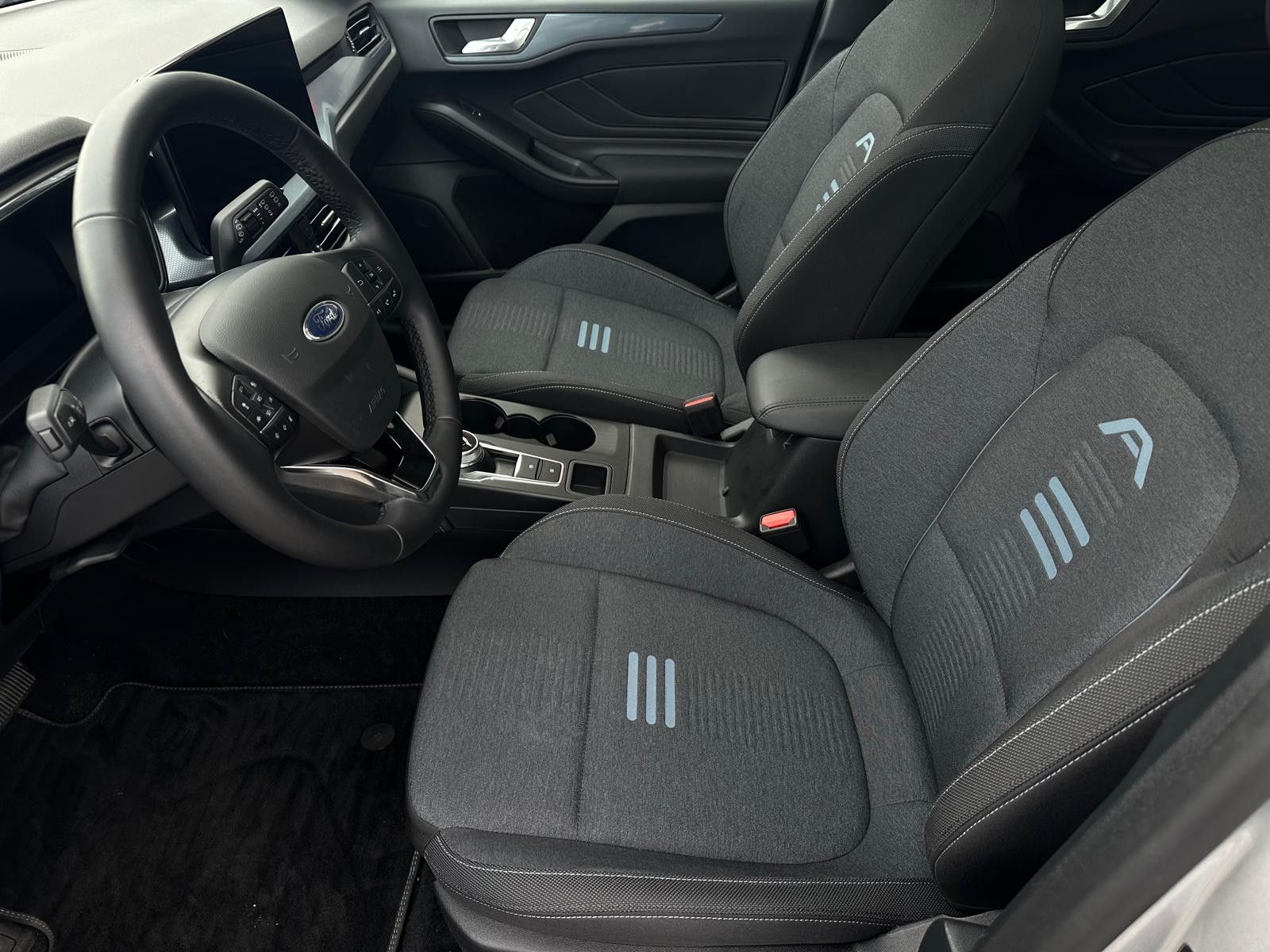 Ford Focus Lim. Active X LED ACC PANO KAMERA AHK