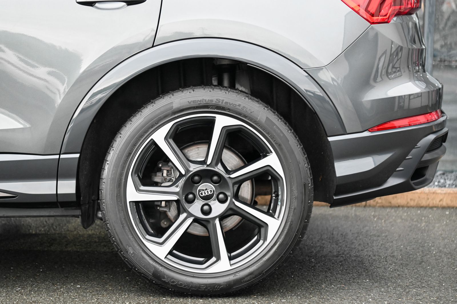 Audi Q3 40 TFSI quattro S line - Samsaru's Car Outlet