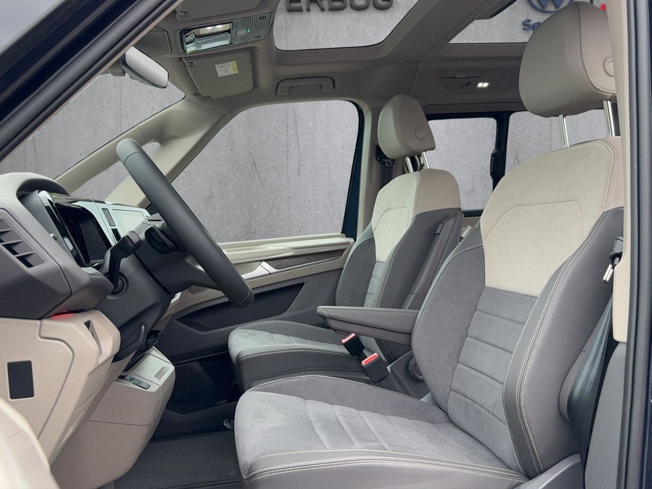 Volkswagen T7 Multivan 2.0 TDI - Samsaru's Car Outlet