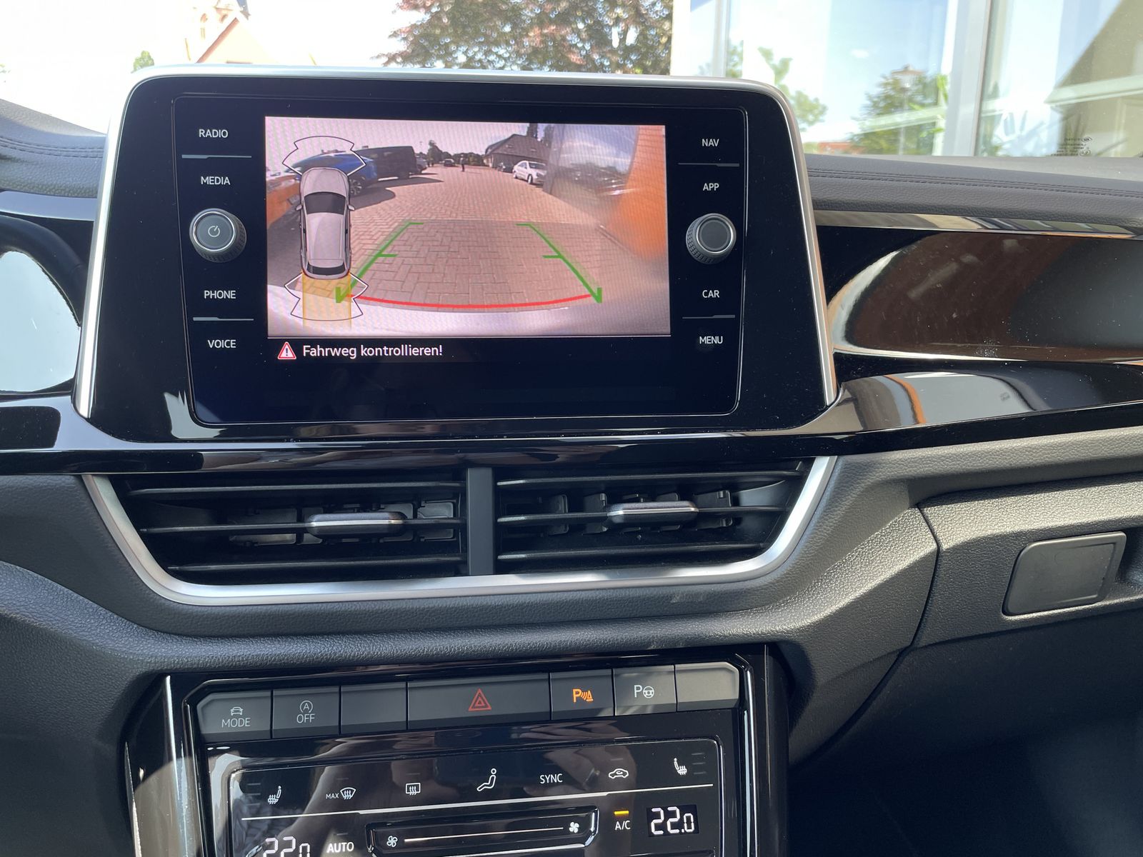 Volkswagen T-Roc 2.0 TDI R-Line - Samsaru's Car Outlet