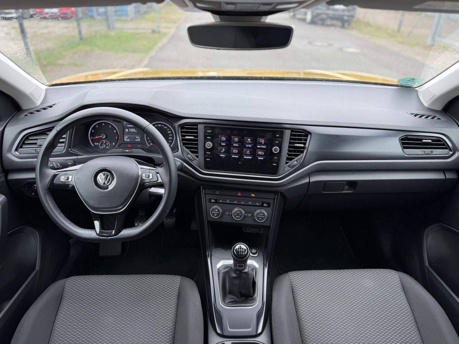 Volkswagen T-Roc 1.0 TSI - Samsaru's Car Outlet