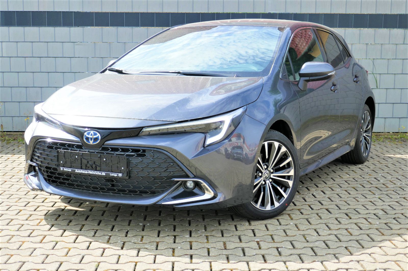 Toyota Corolla Hybrid Team - Samsaru's Car Outlet