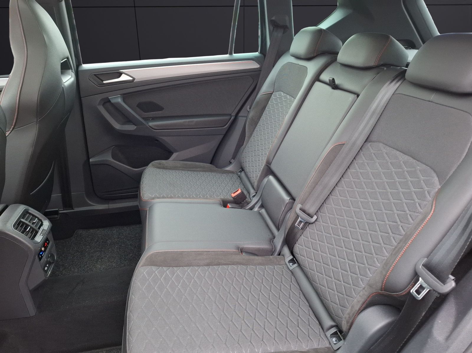 Seat Tarraco TSI FR DSG 4Drive LED AHK Navi AID Pano