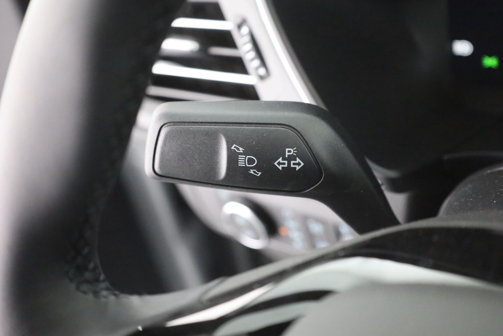 Ford Kuga 1.5 EB Titanium Aut. - Samsaru's Car Outlet