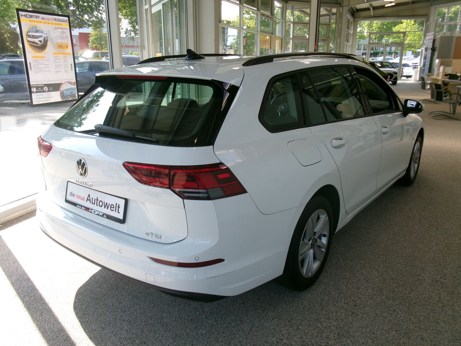 Volkswagen Golf VIII Variant eTSI Life - Samsaru's Car Outlet