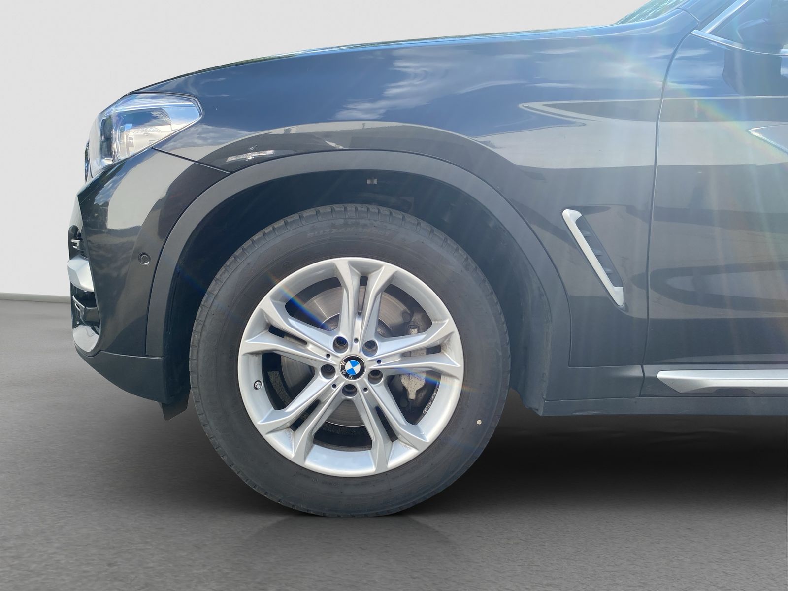 BMW X3 xDrive30i - Samsaru's Car Outlet