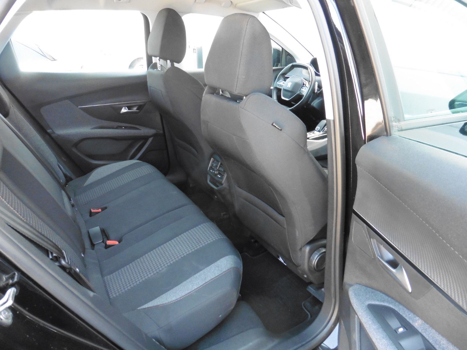 Peugeot 3008 BlueHDi 130 EAT8 - Samsaru's Car Outlet