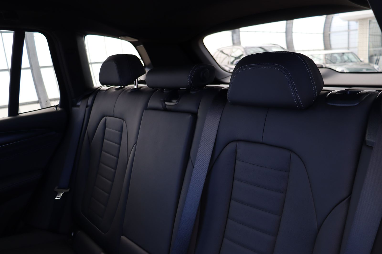 BMW X3 xDrive20i M SPORT - Samsaru's Car Outlet