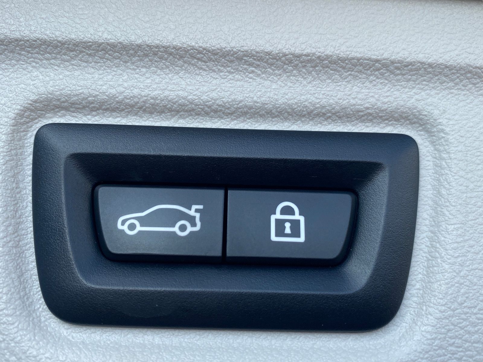 BMW 330 e - Samsaru's Car Outlet