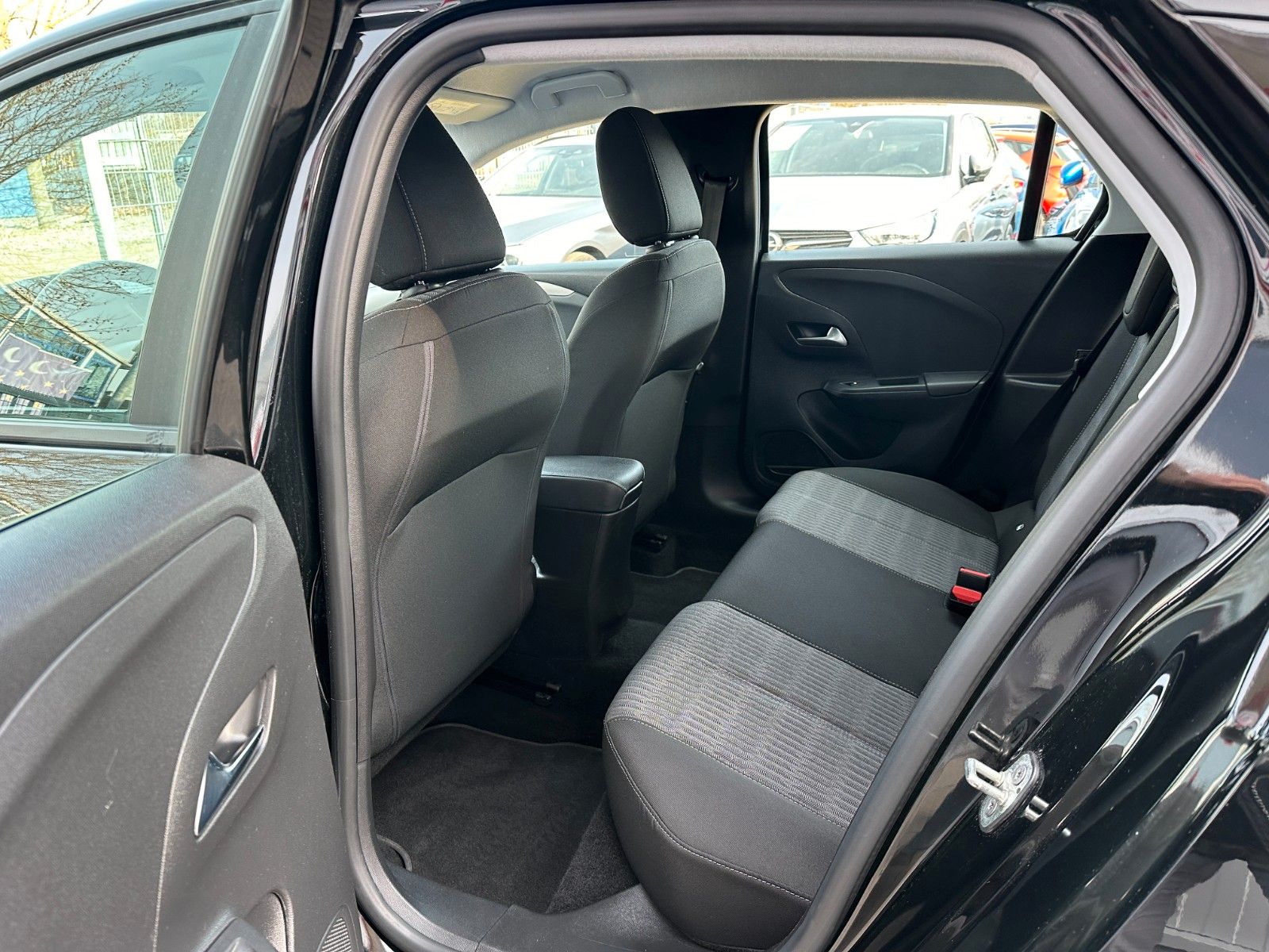 Opel Corsa 1.2 - Samsaru's Car Outlet