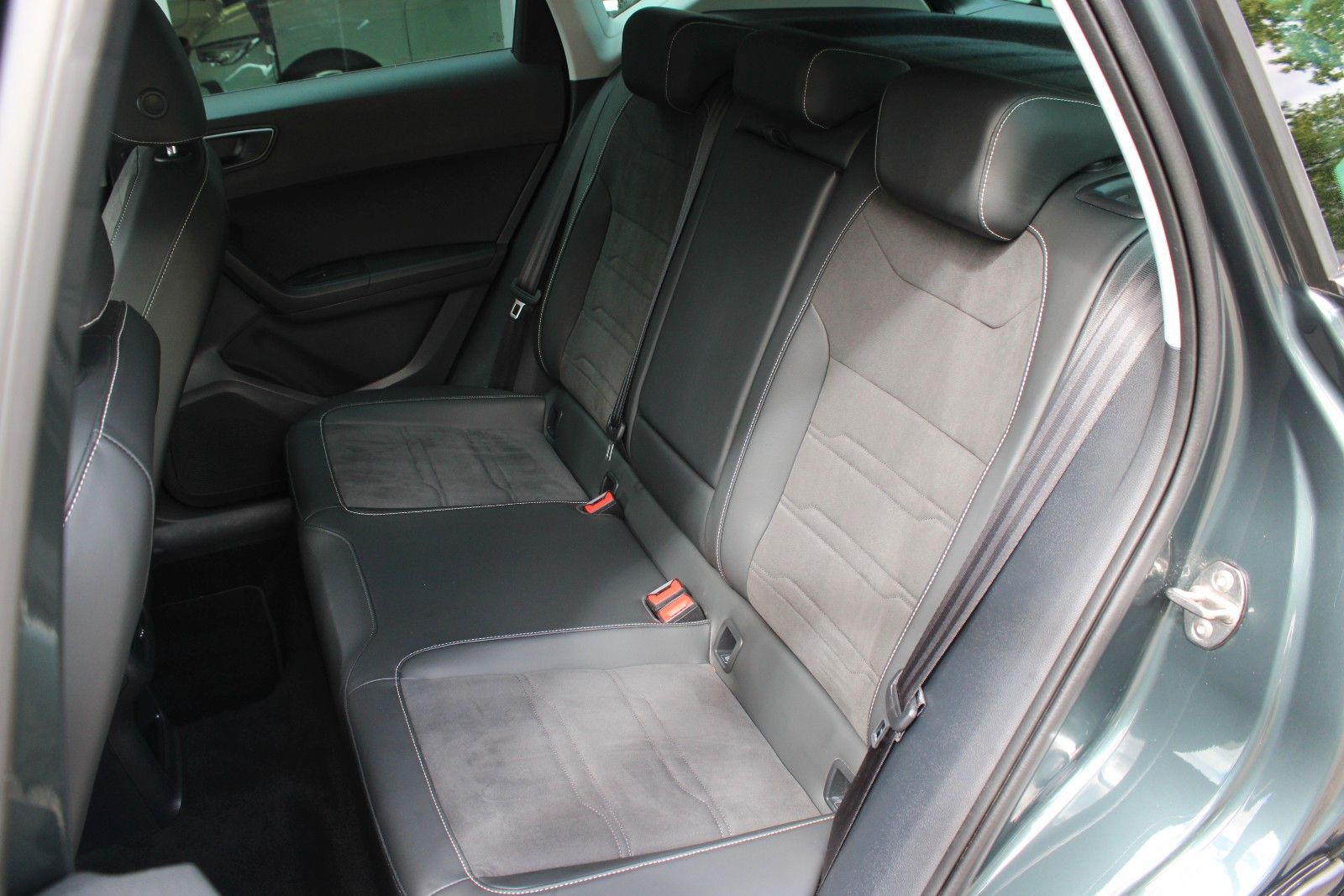 Seat Ateca 1.5 TSI DSG+BEATS+ACC+LED+RFK+KESSY+SHZ+++