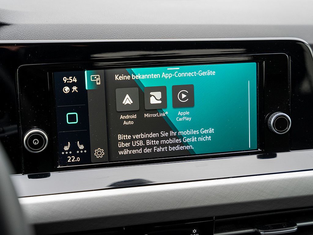 Volkswagen Golf VIII 1.0 eTSI Life - Samsaru's Car Outlet