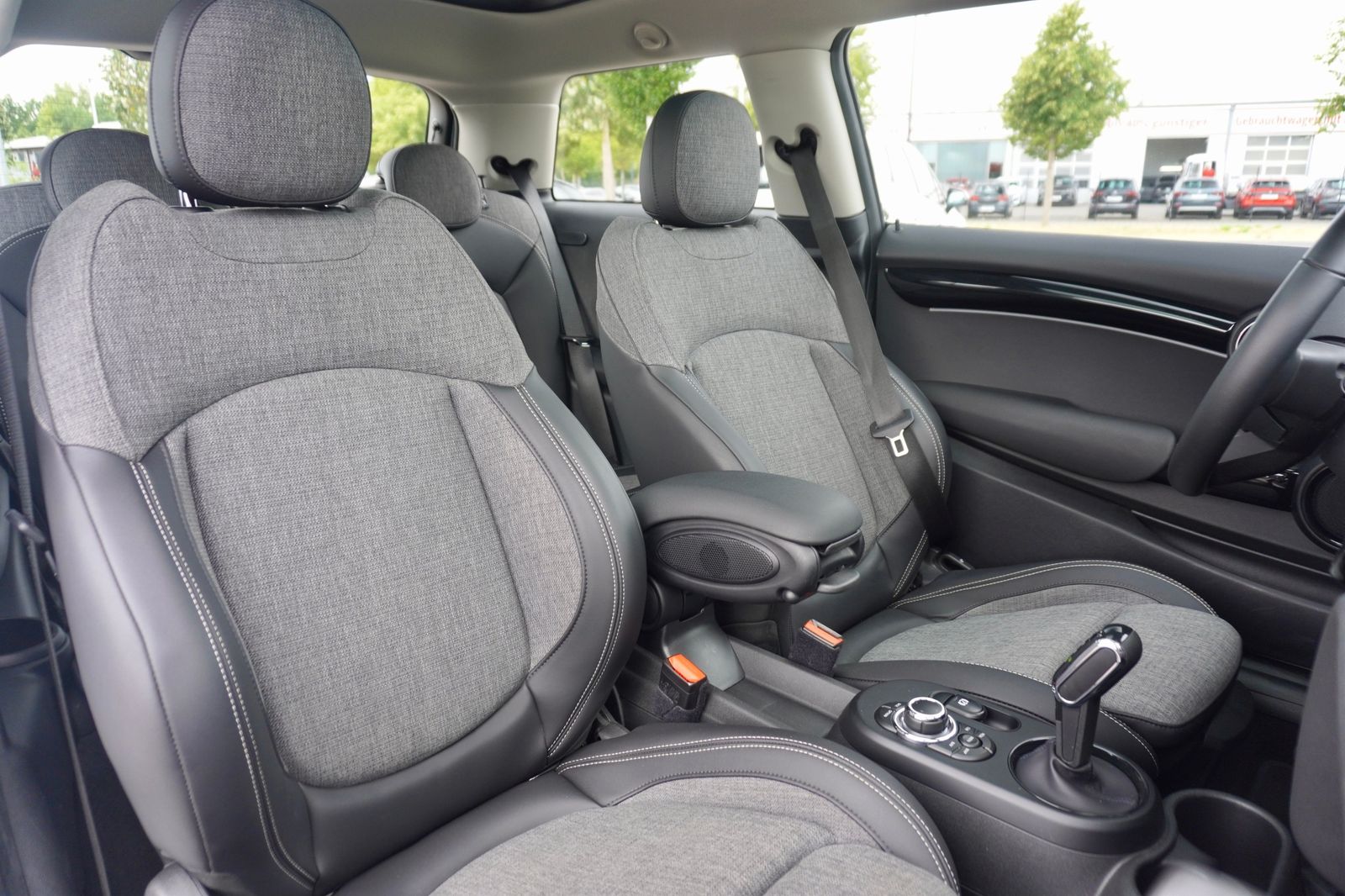 MINI Cooper SE Hatch - Samsaru's Car Outlet