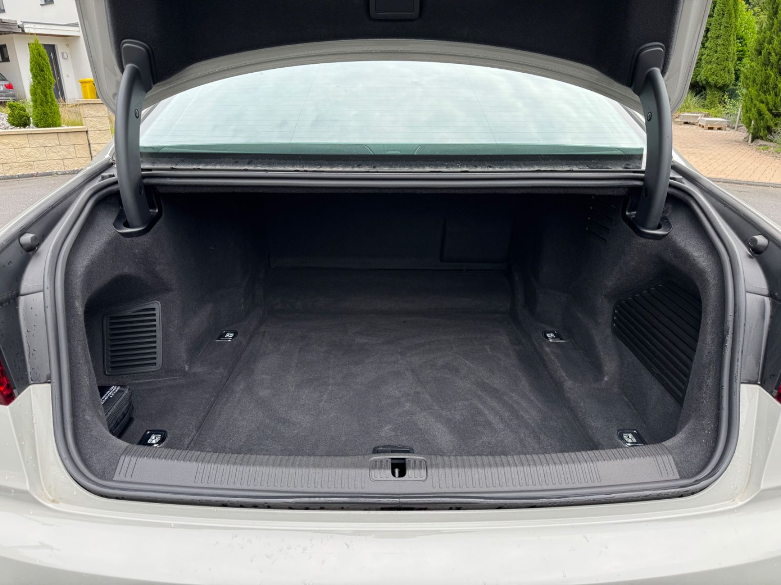 Audi A8 55 TFSI quattro S-line - Samsaru's Car Outlet