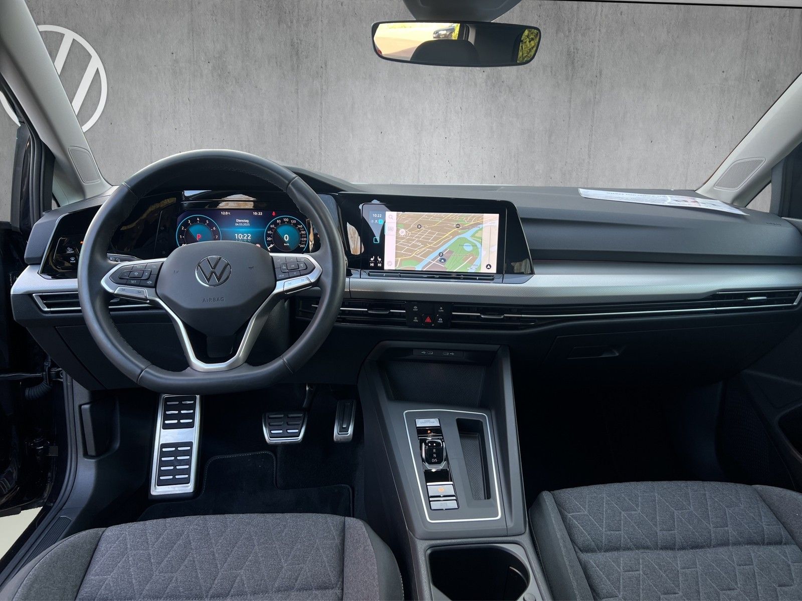 Volkswagen Golf VIII 1.5 eTSI Move - Samsaru's Car Outlet