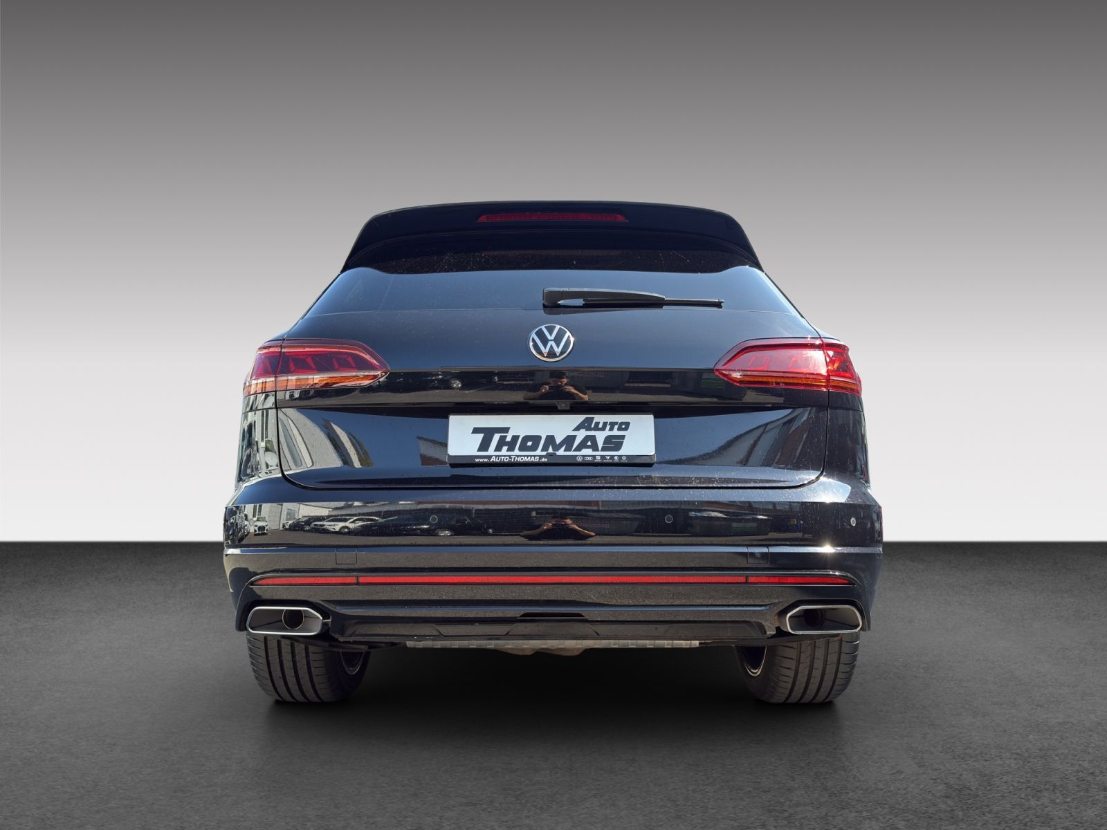 Volkswagen Touareg R-Line - Samsaru's Car Outlet