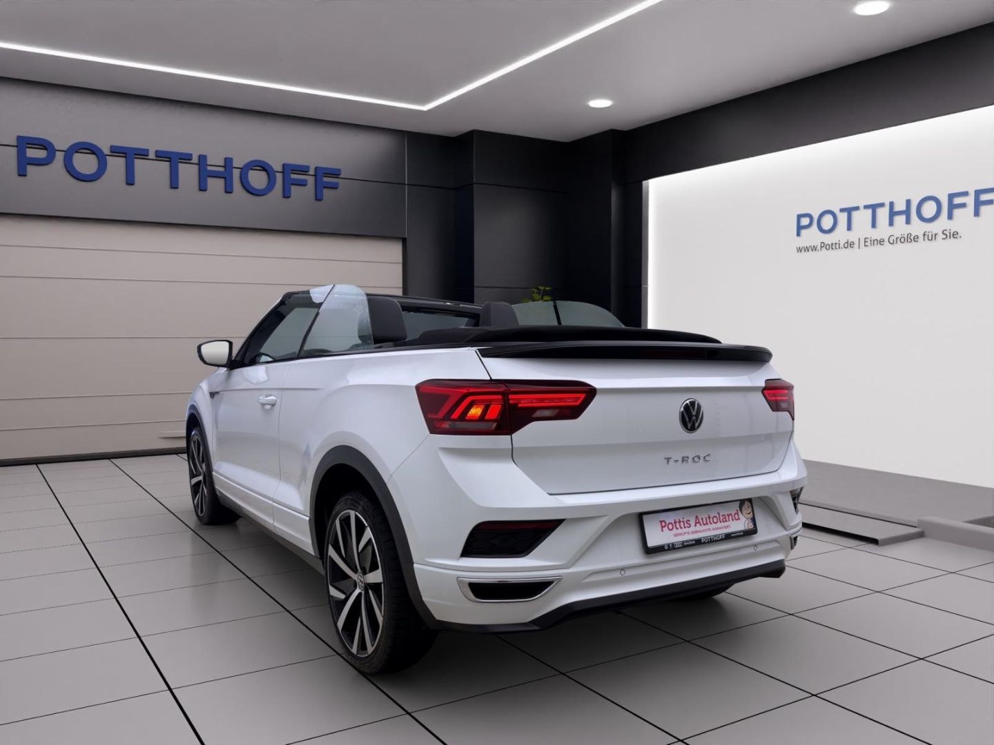 Volkswagen T-Roc 1.5 TSI DSG R-LINE - Samsaru's Car Outlet