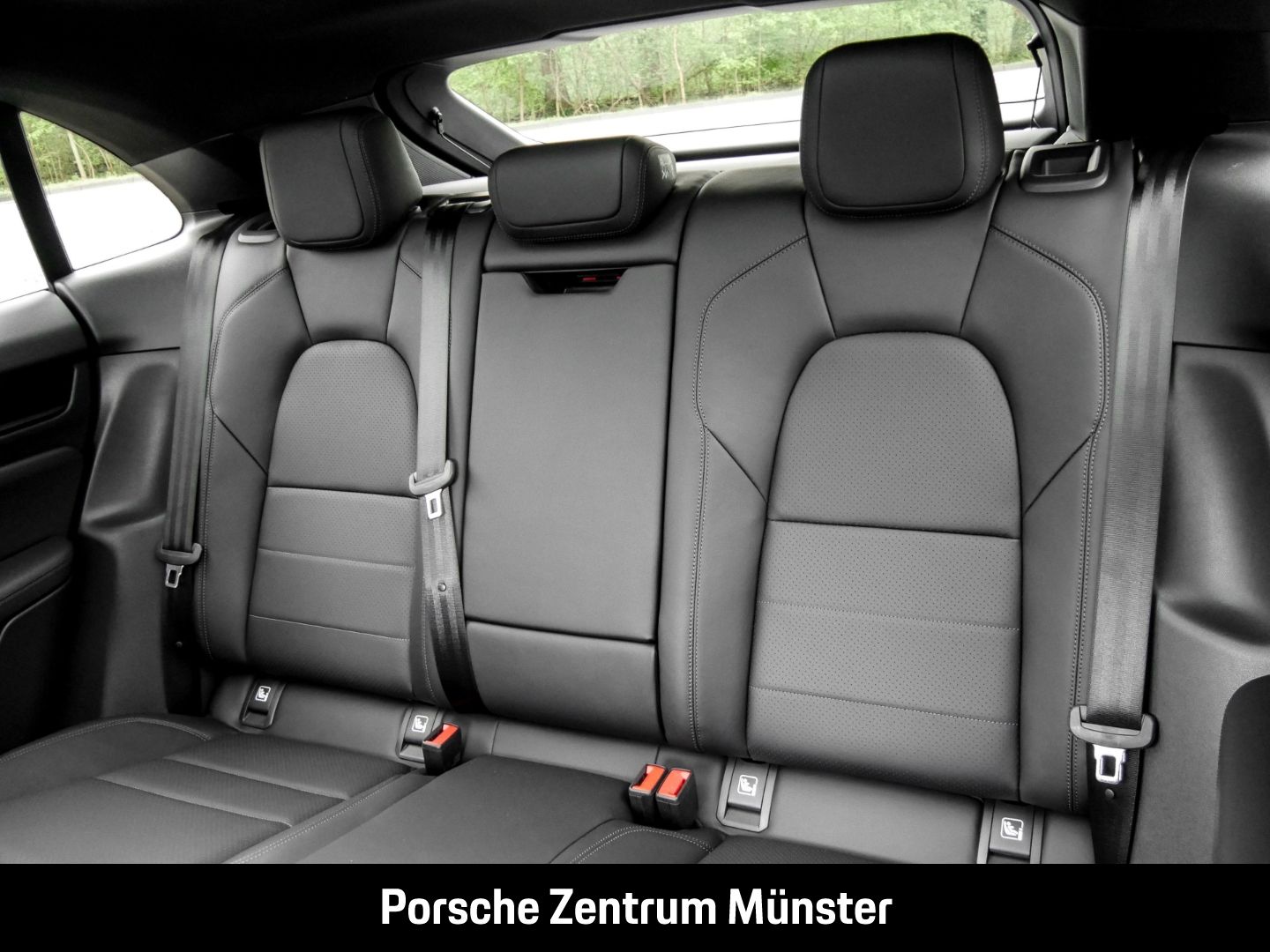 Porsche Macan 4 - Samsaru's Car Outlet