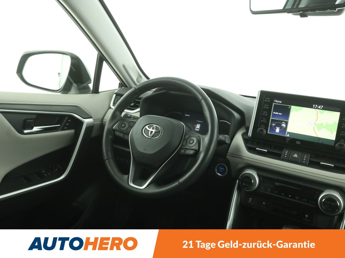Toyota RAV 4 2.5 Hybrid 4x4 Lounge - Samsaru's Car Outlet