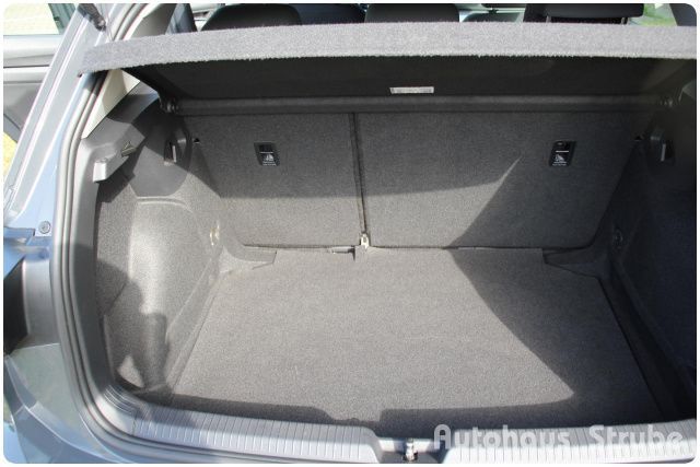 Volkswagen Golf VIII 1.0 TSI - Samsaru's Car Outlet