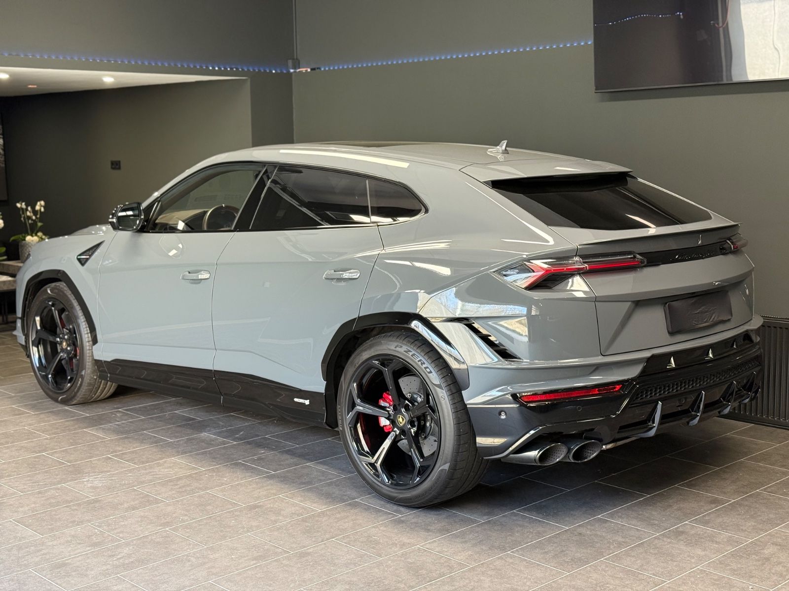 Lamborghini Urus S - Samsaru's Car Outlet