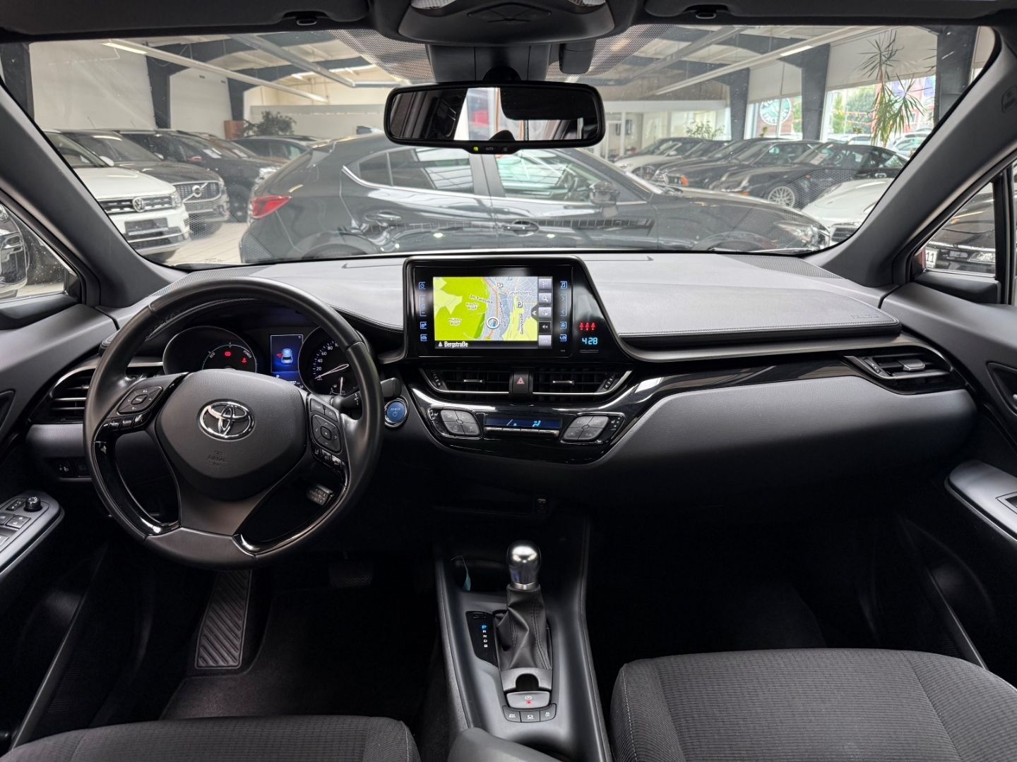 Toyota C-HR Hybrid Flow 1.8 - Samsaru's Car Outlet