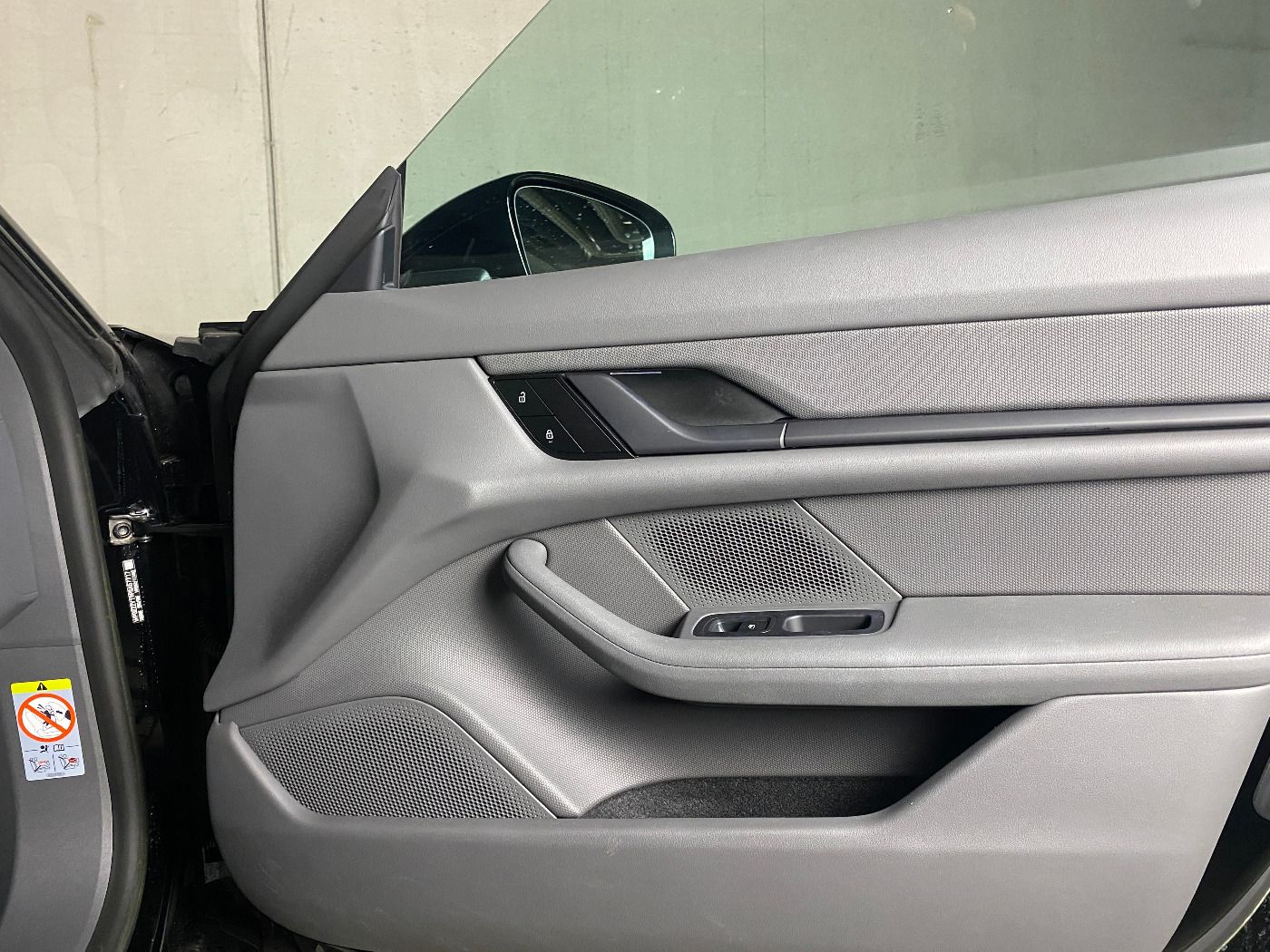 Porsche Taycan 4 Cross Turismo | Beifahrerdisplay |