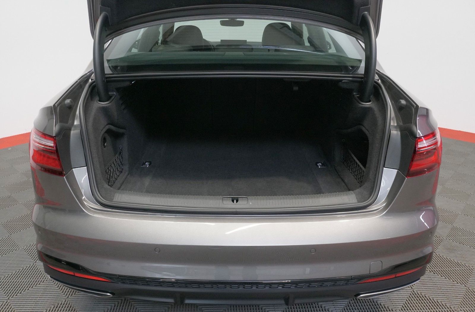 Audi A4 Lim. 40 TFSI S line - Samsaru's Car Outlet