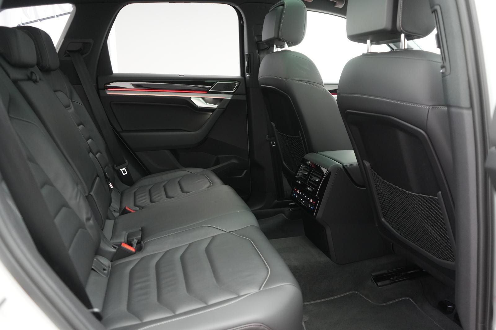 Volkswagen Touareg 3.0 V6 TDI 4Motion R line - Samsaru's Car Outlet