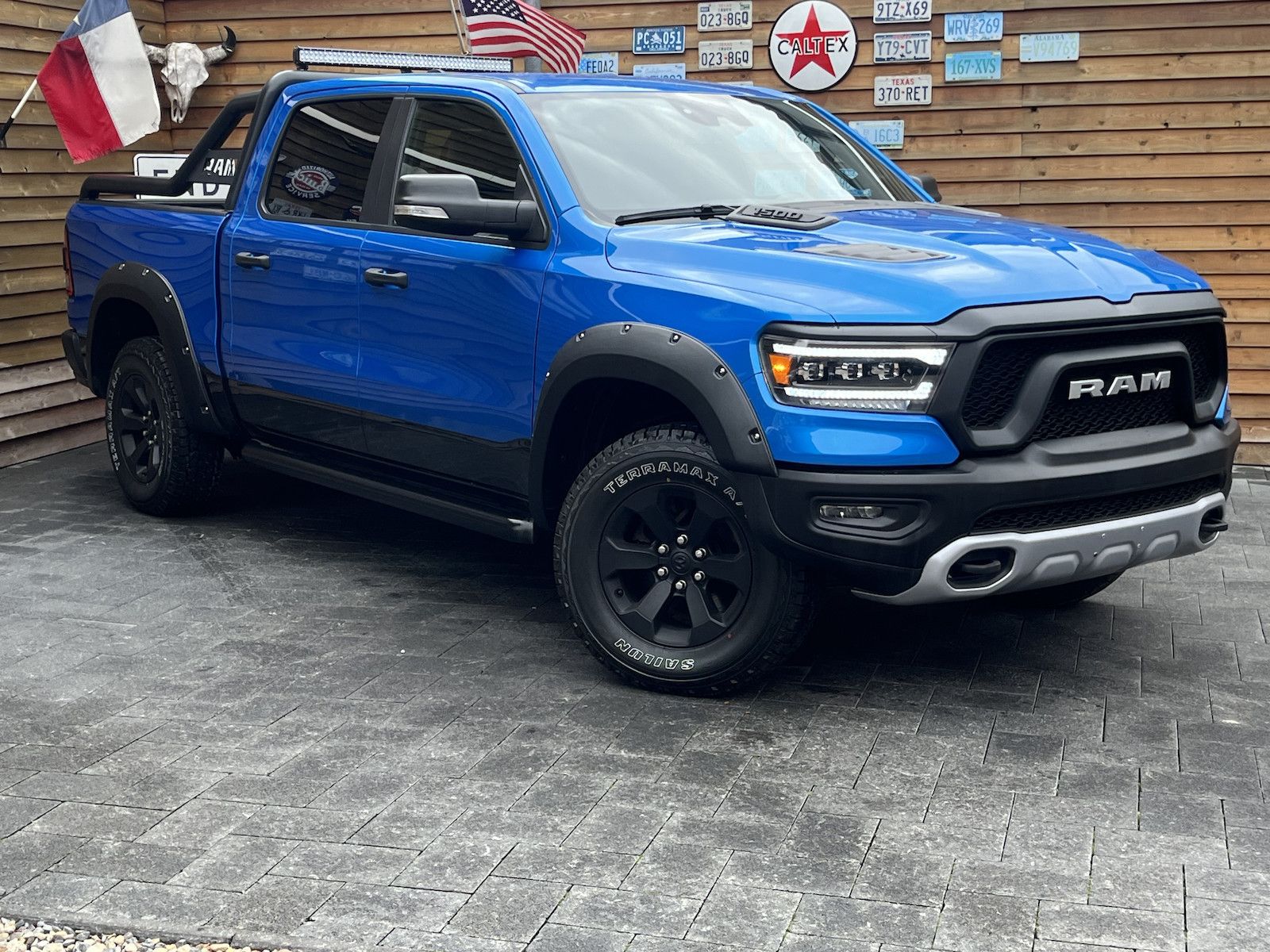Dodge RAM 1500 REBEL 4x4 LPG AHK 5,7L LED Rollbar