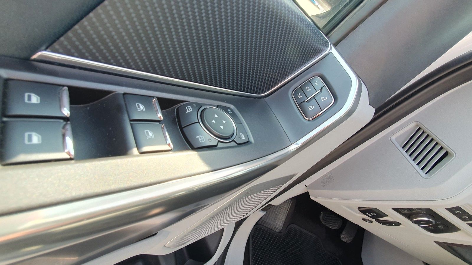 Ford F 150 Limited HYBRID 4x4 - Samsaru's Car Outlet