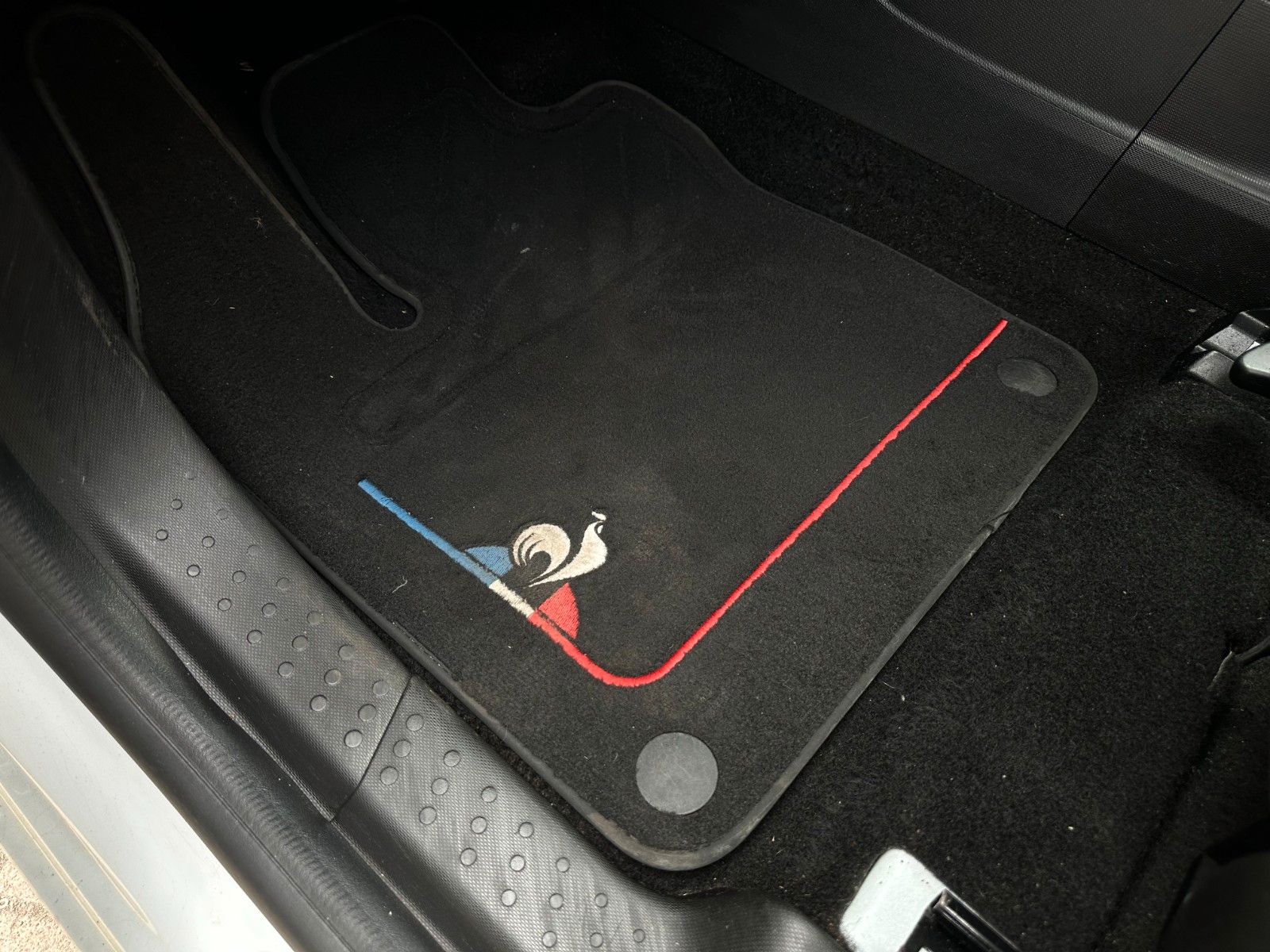 Renault Twingo TCe90 - Samsaru's Car Outlet