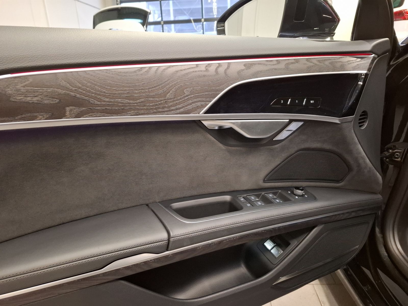 Audi A8 L TFSI e quattro - Samsaru's Car Outlet