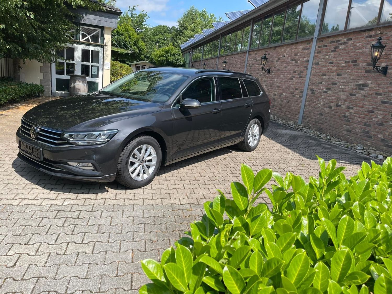 Volkswagen Passat Business - Samsaru's Car Outlet