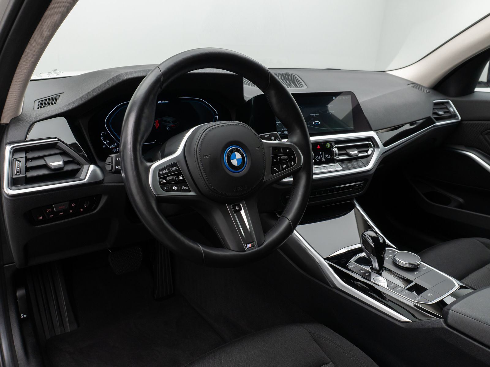 BMW 330e - Samsaru's Car Outlet