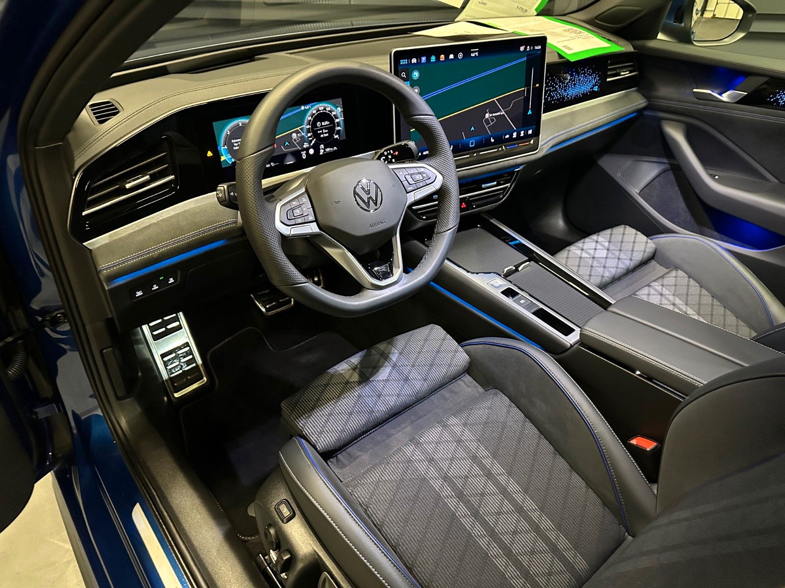 Volkswagen Passat Variant 4Motion R-Line *AHK*PANORAMA*HUD*