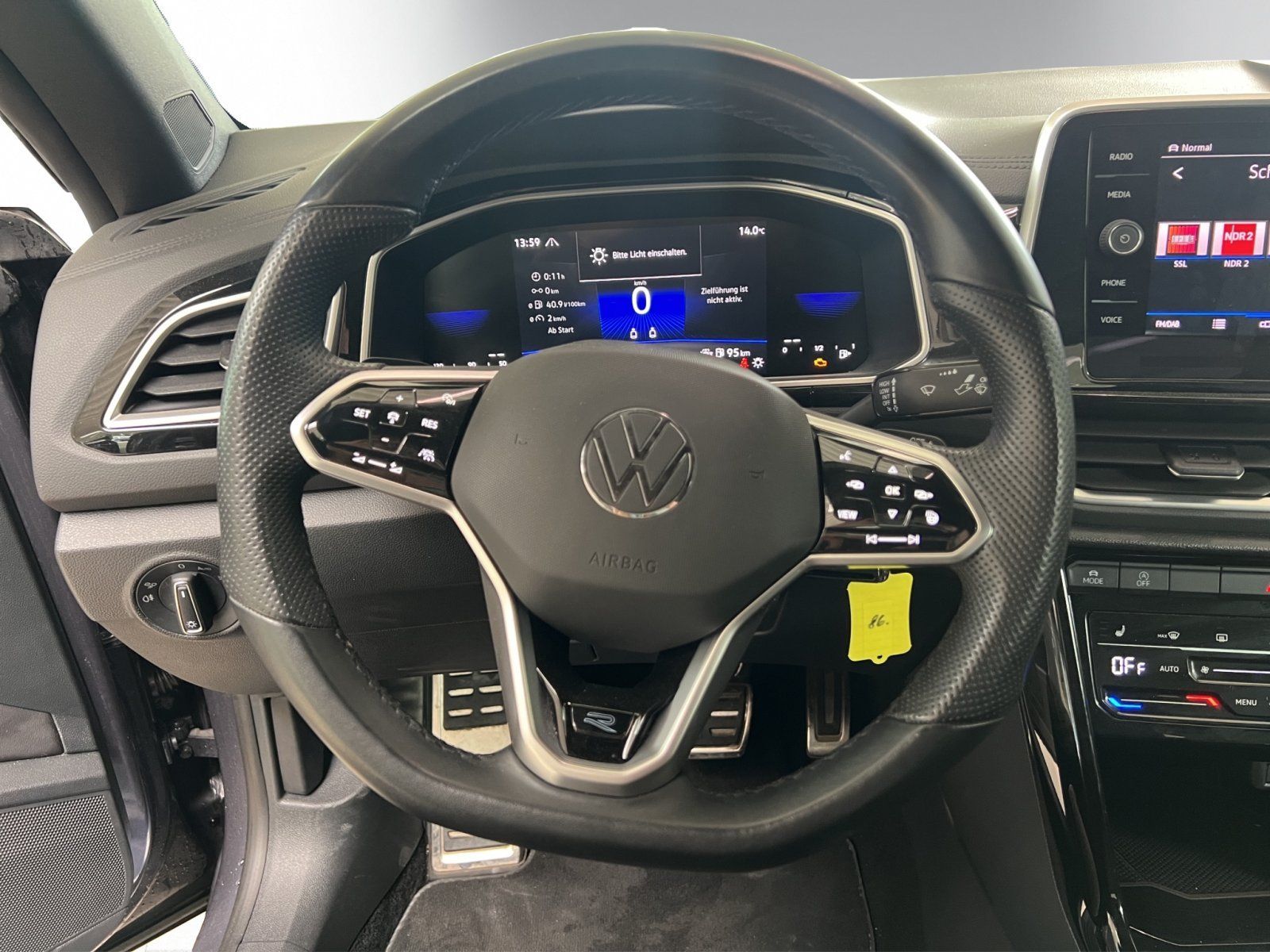 Volkswagen T-Roc 1.5 TSI R-Line - Samsaru's Car Outlet