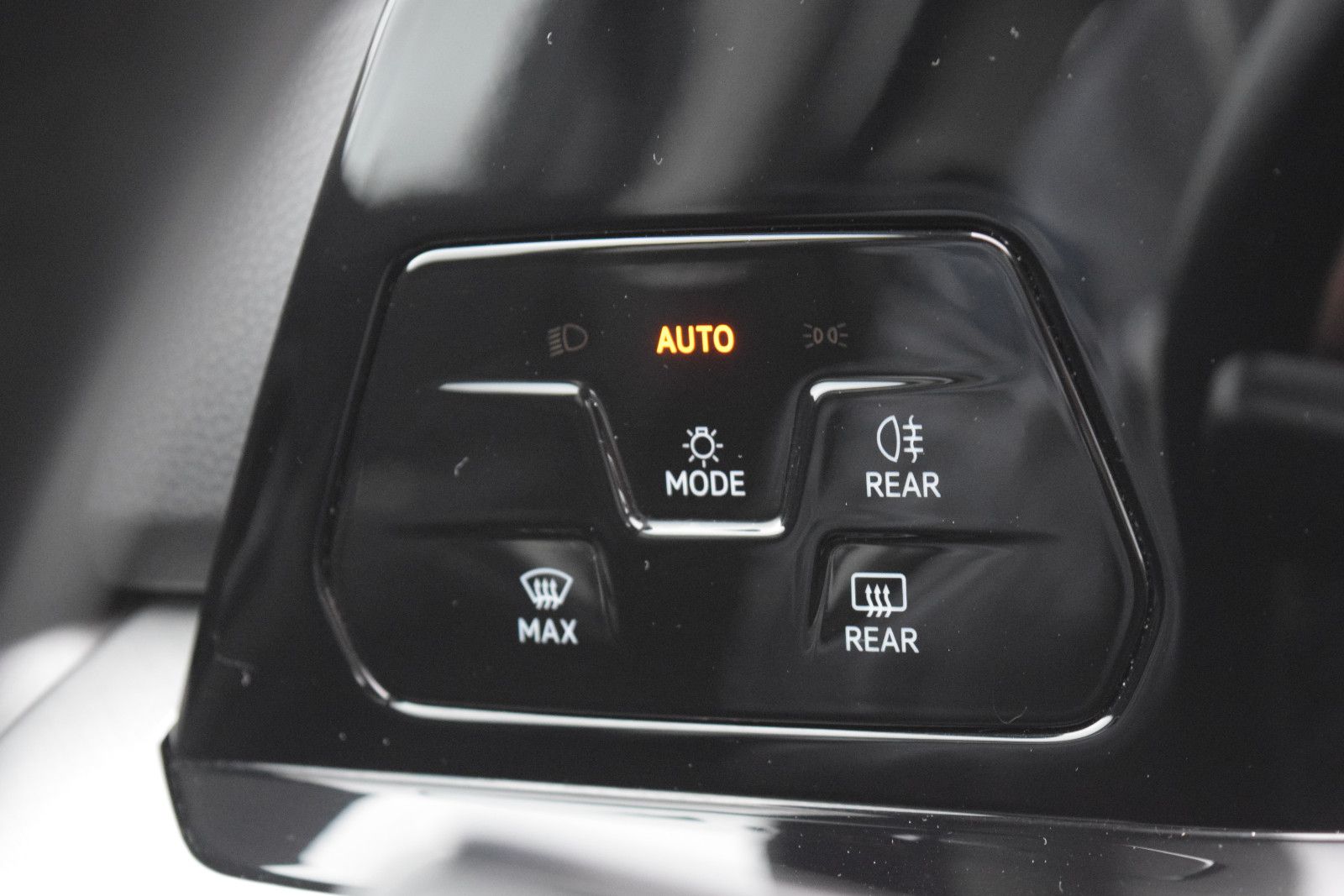 Volkswagen Golf VIII Lim. Life - Samsaru's Car Outlet